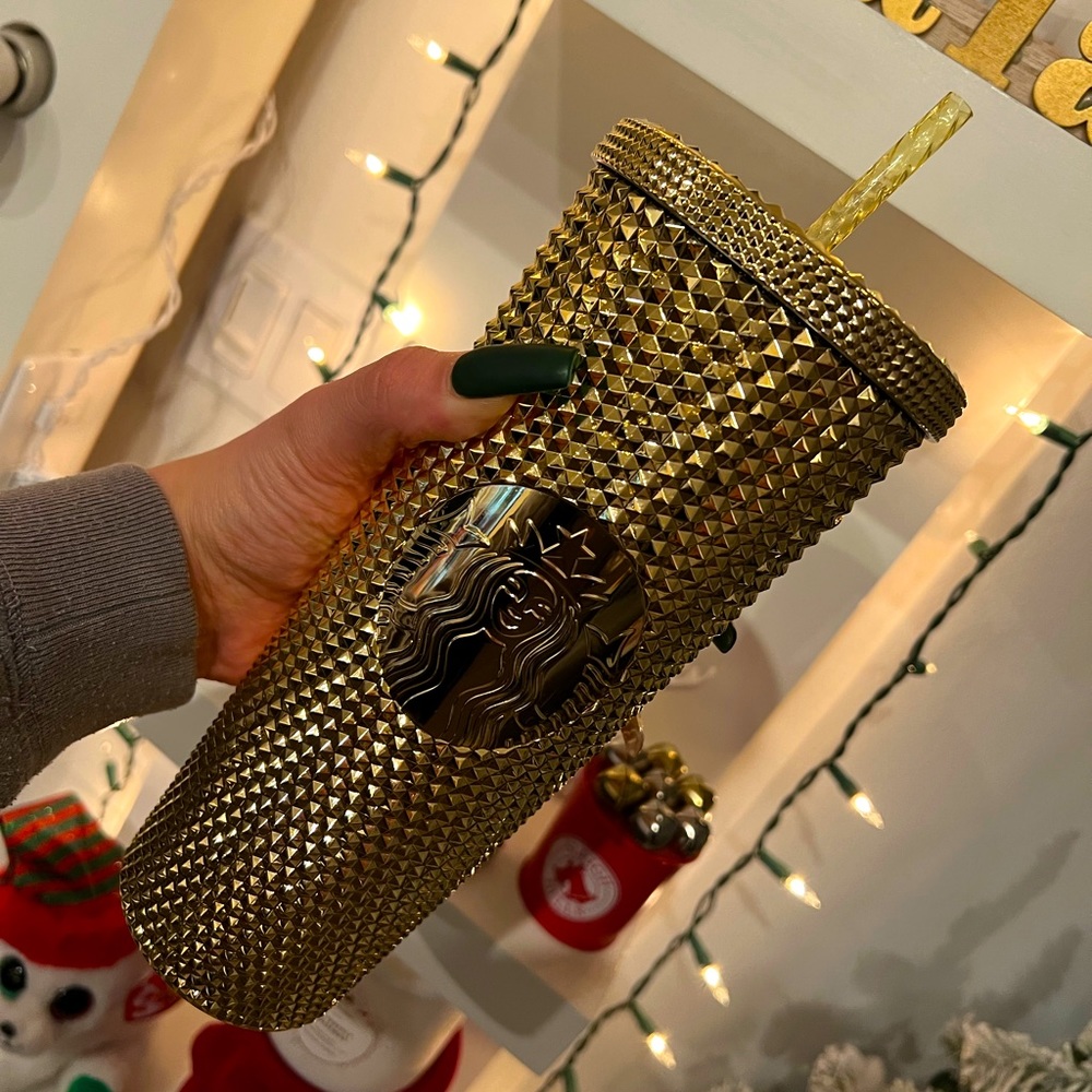GOLD 2022 STARBUCKS HOLIDAY CUP BRAND NEW NEVER USED RARE ✨♥️🙌🏻